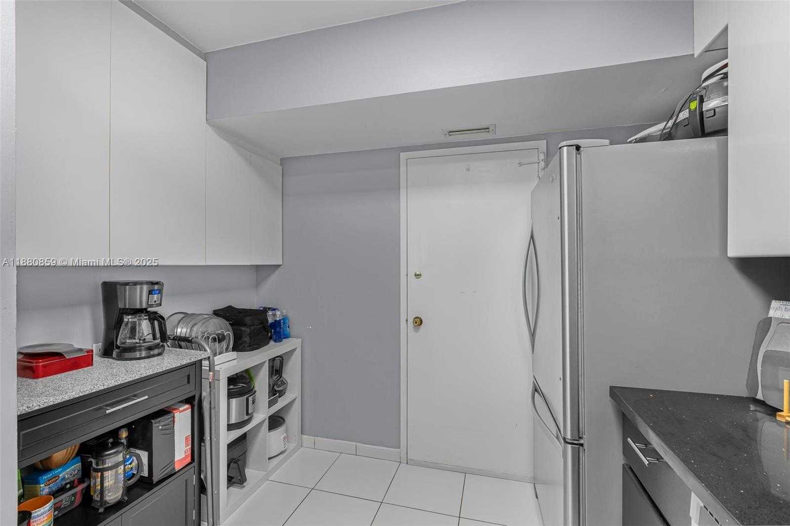 Small Image of 4400 HILLCREST DR #912B, Hollywood Number 16