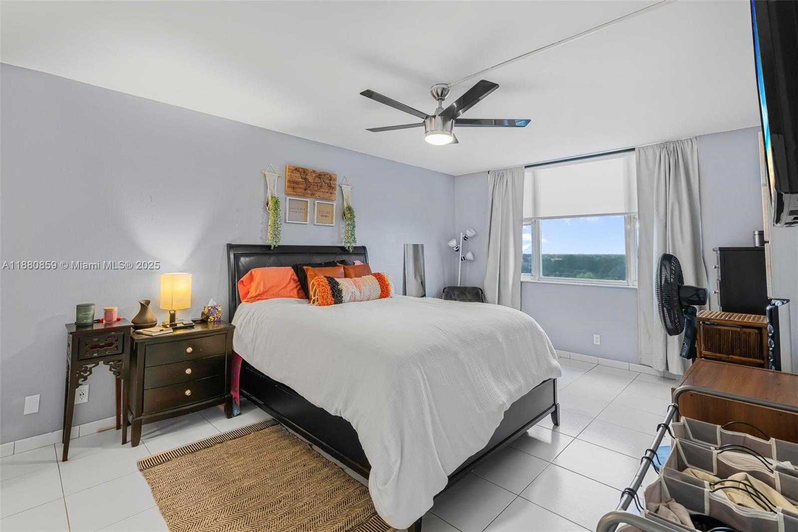 Small Image of 4400 HILLCREST DR #912B, Hollywood Number 17