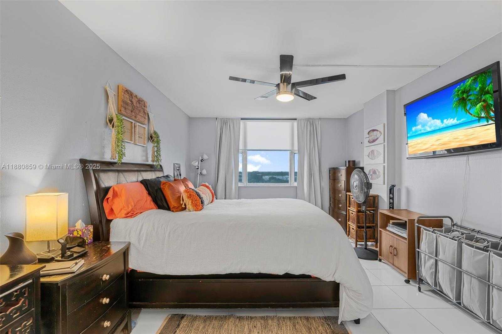 Small Image of 4400 HILLCREST DR #912B, Hollywood Number 19
