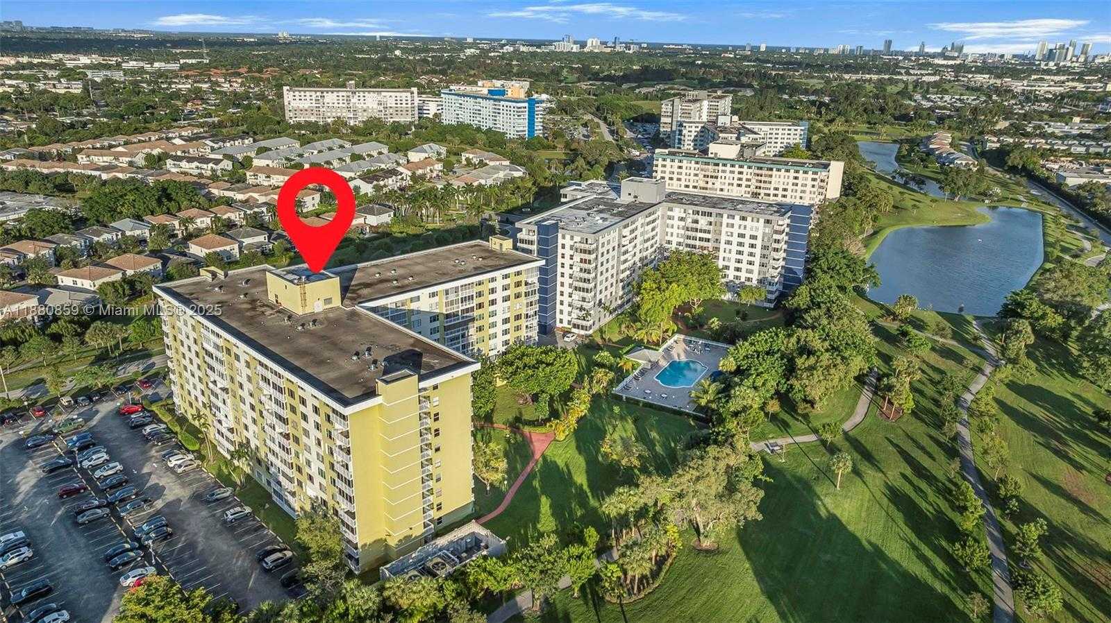 Small Image of 4400 HILLCREST DR #912B, Hollywood Number 2