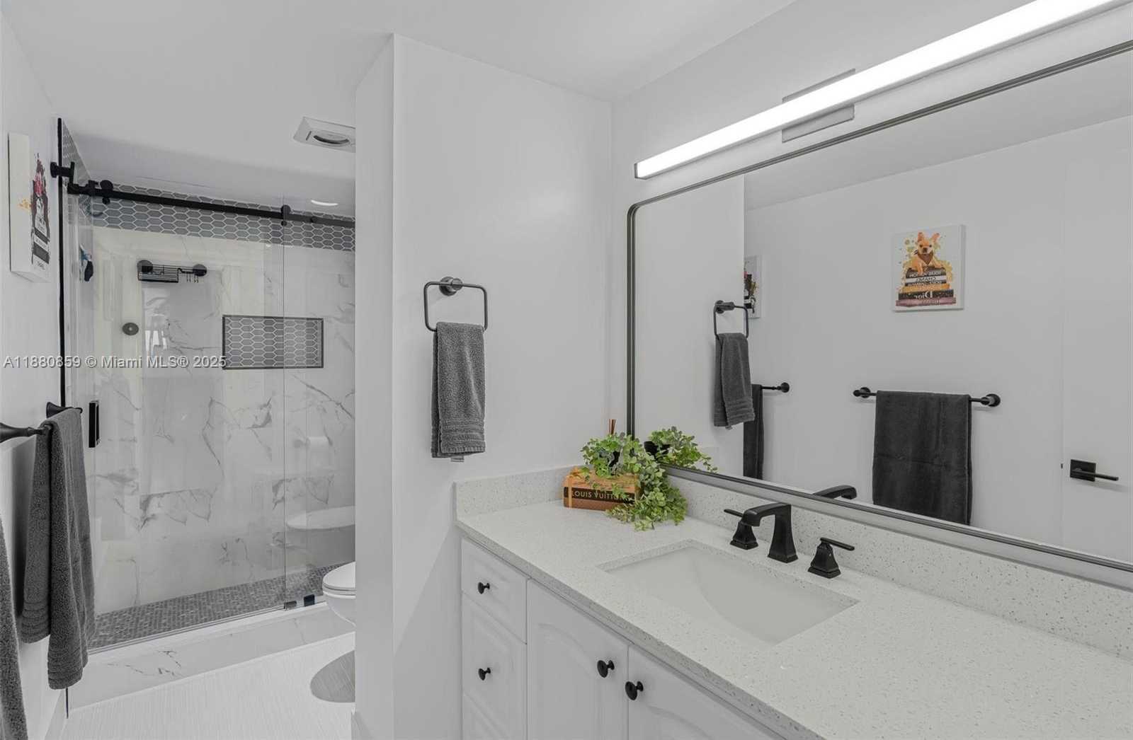 Small Image of 4400 HILLCREST DR #912B, Hollywood Number 23