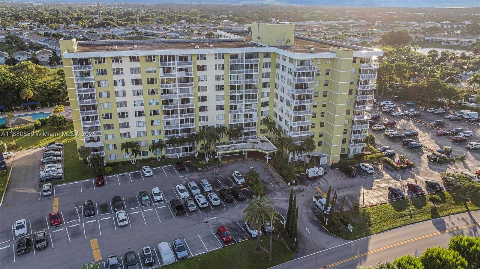 Small Image of 4400 HILLCREST DR #912B, Hollywood Number 28
