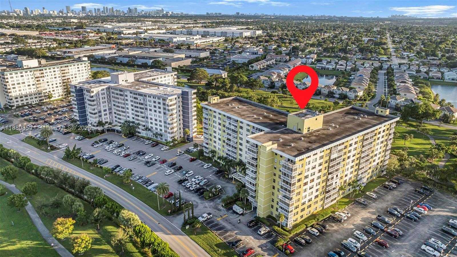 Small Image of 4400 HILLCREST DR #912B, Hollywood Number 29
