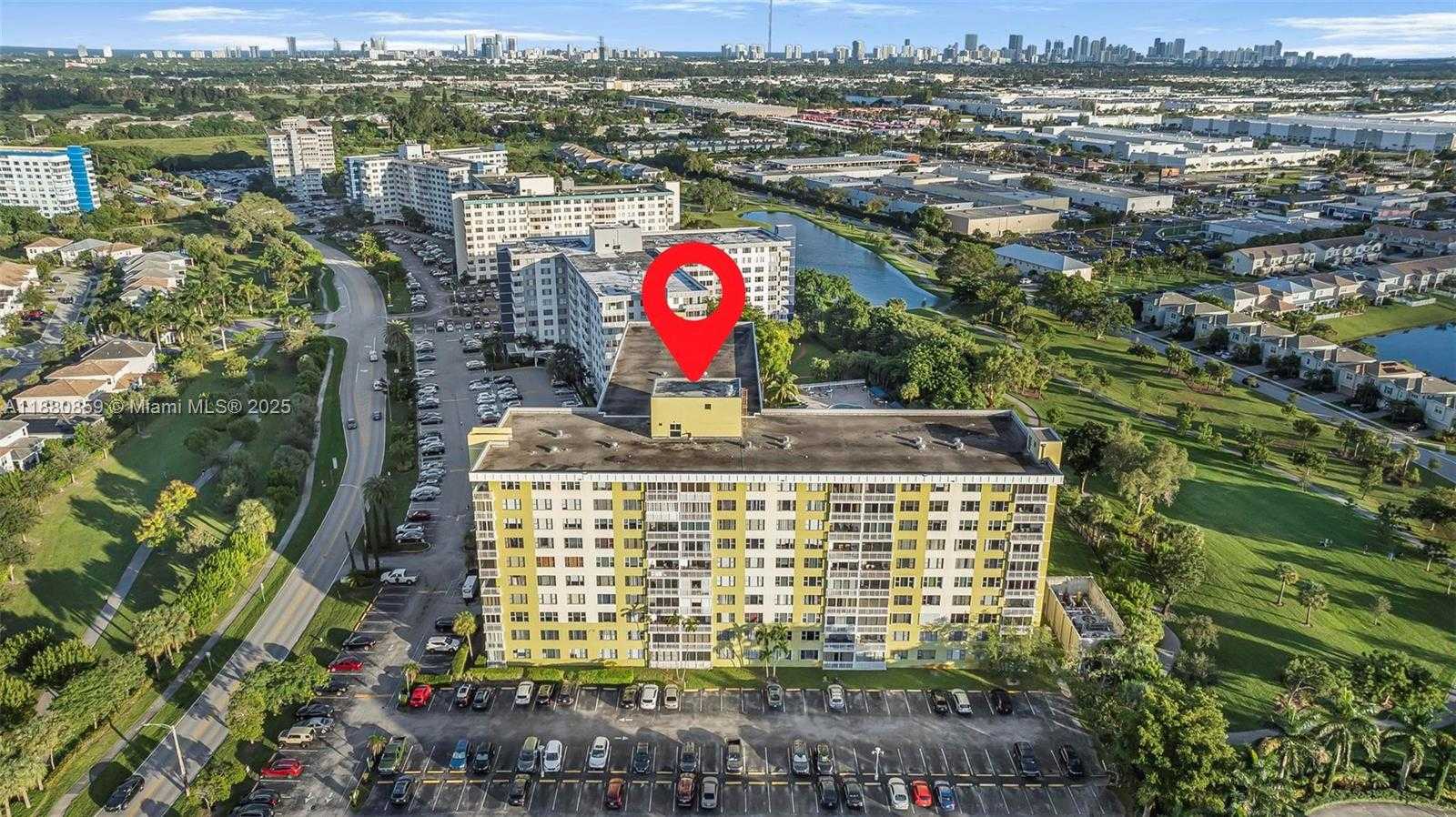 Small Image of 4400 HILLCREST DR #912B, Hollywood Number 30