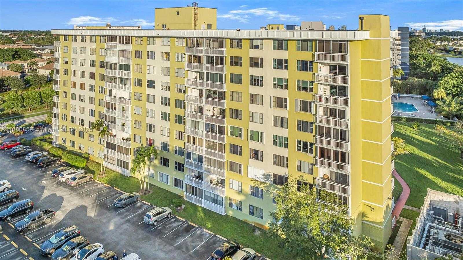 Small Image of 4400 HILLCREST DR #912B, Hollywood Number 32