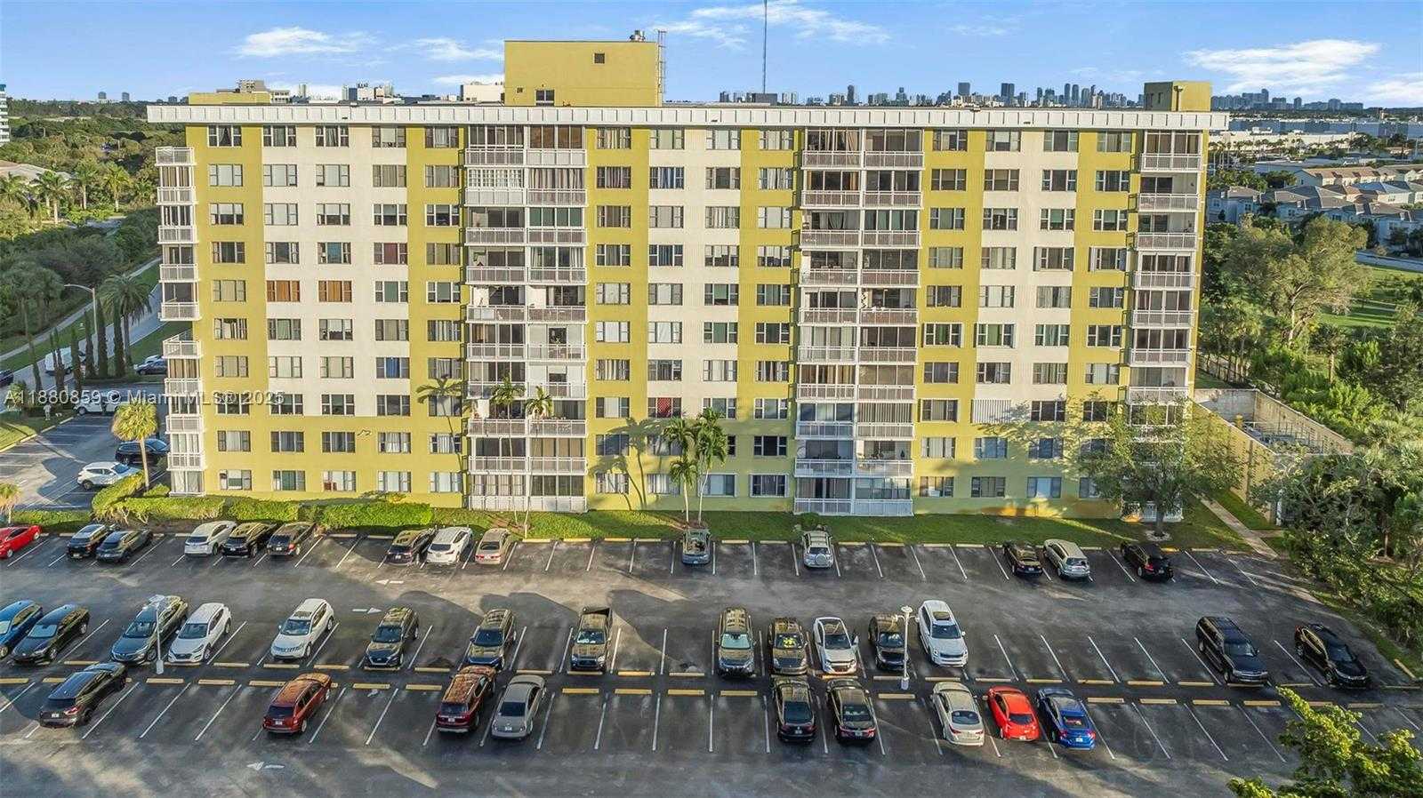Small Image of 4400 HILLCREST DR #912B, Hollywood Number 33