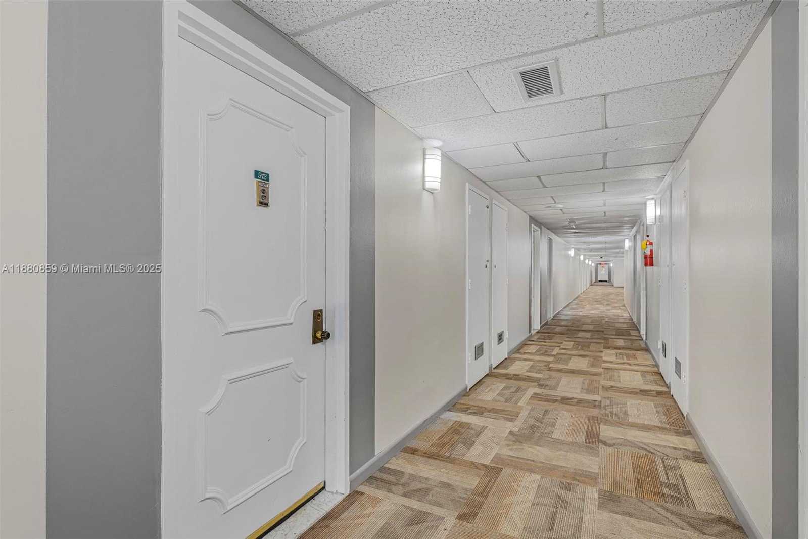 Small Image of 4400 HILLCREST DR #912B, Hollywood Number 5