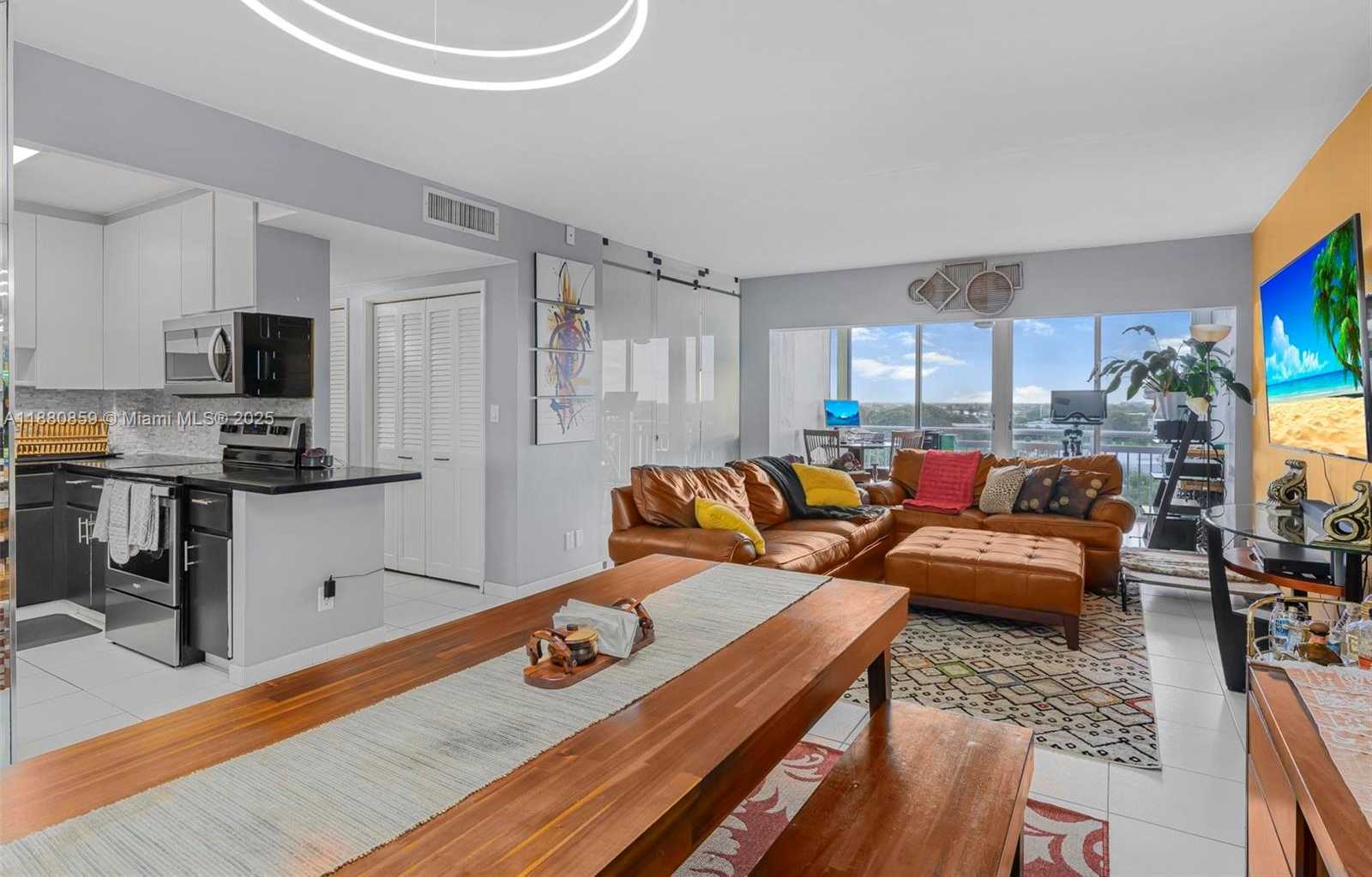 Small Image of 4400 HILLCREST DR #912B, Hollywood Number 9