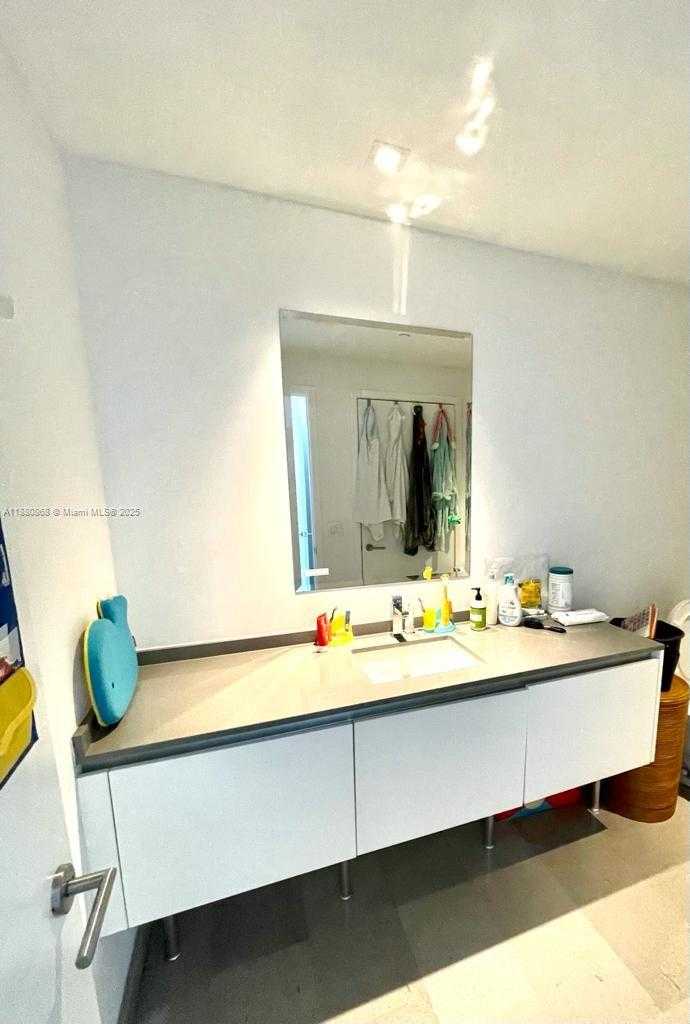 Small Image of 68 SOUTH EAST 6TH ST #2303, Miami Number 24