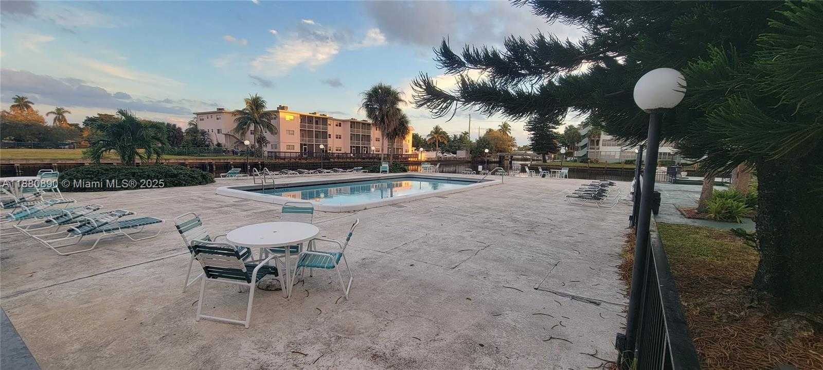 Small Image of 2731 TAFT ST #106, Hollywood Number 3
