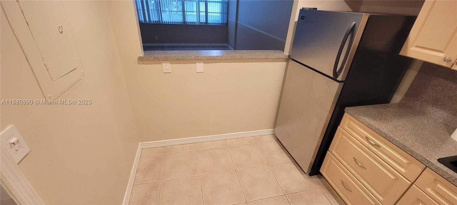 Small Image of 2731 TAFT ST #106, Hollywood Number 6