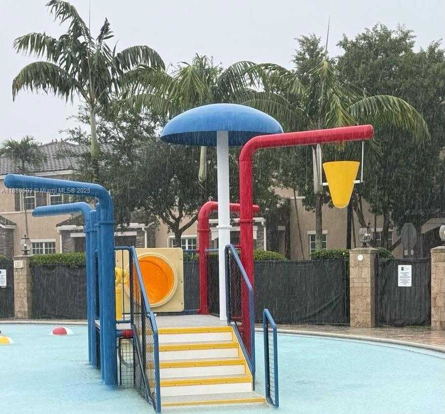 Small Image of 17070 SOUTH WEST 95TH TER, Miami Number 13