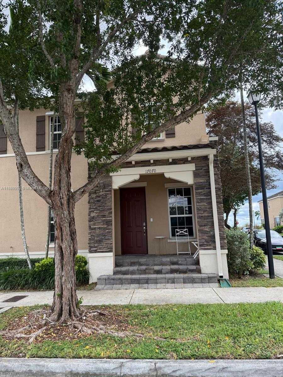 Small Image of 17070 SOUTH WEST 95TH TER, Miami Number 2