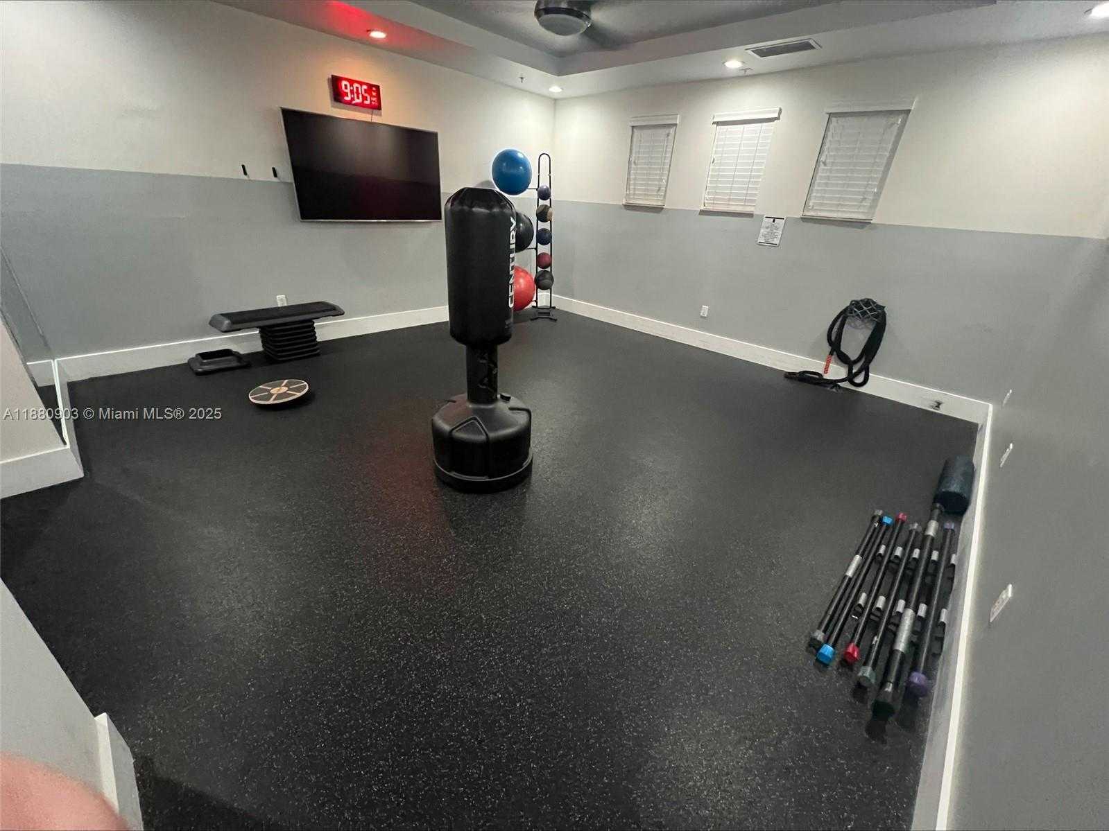 Small Image of 17070 SOUTH WEST 95TH TER, Miami Number 24
