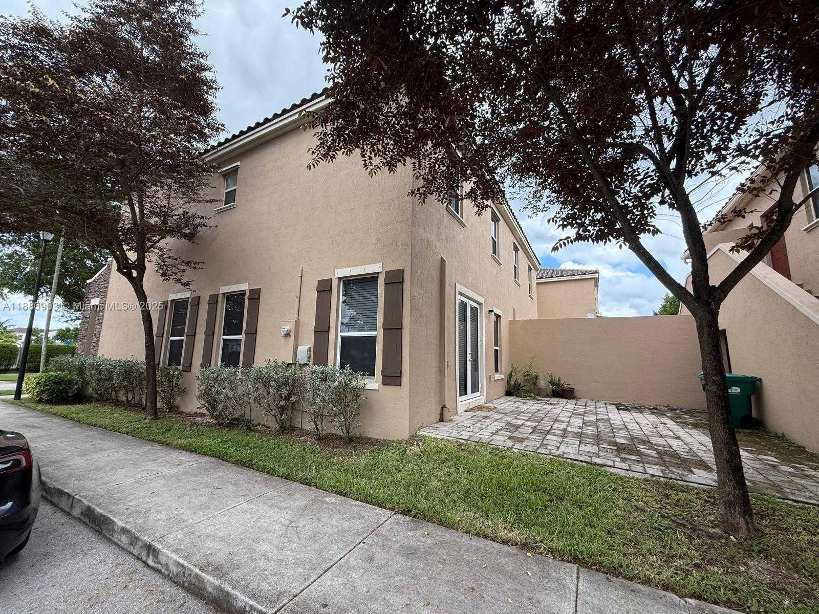 Small Image of 17070 SOUTH WEST 95TH TER, Miami Number 3