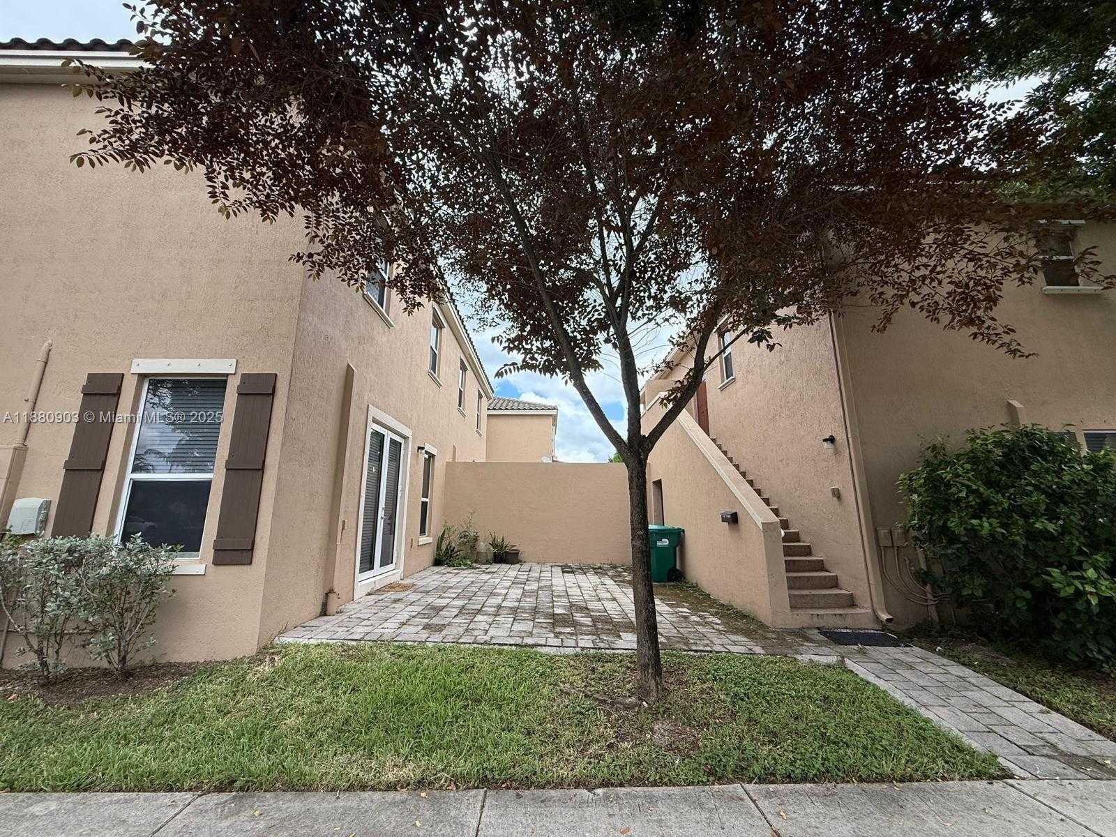 Small Image of 17070 SOUTH WEST 95TH TER, Miami Number 4