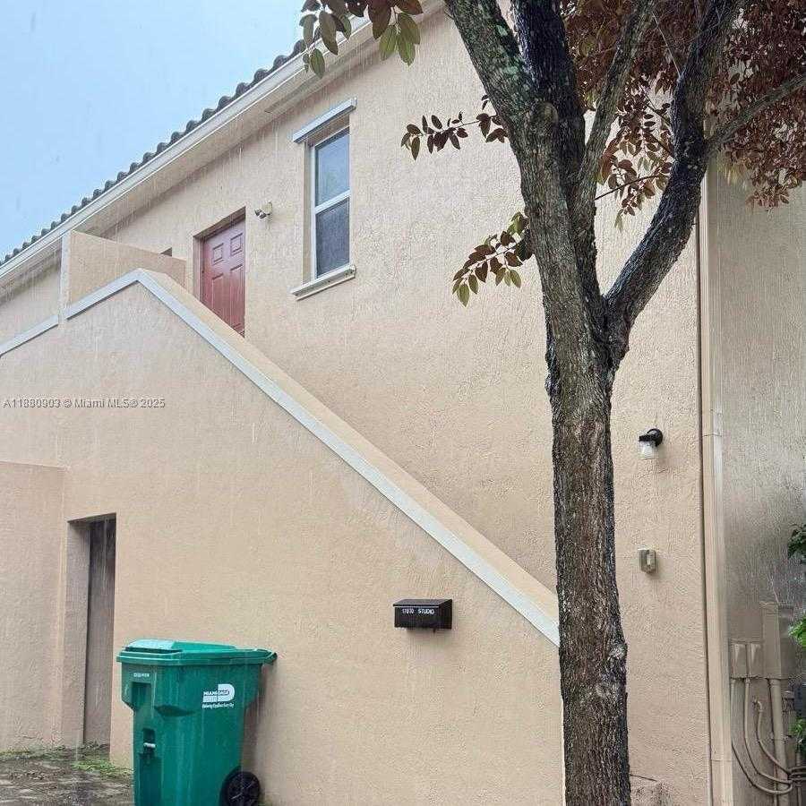 Small Image of 17070 SOUTH WEST 95TH TER, Miami Number 6