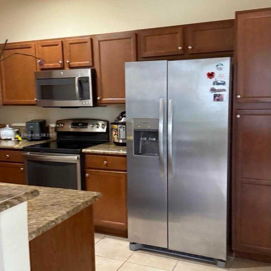Small Image of 17070 SOUTH WEST 95TH TER, Miami Number 8