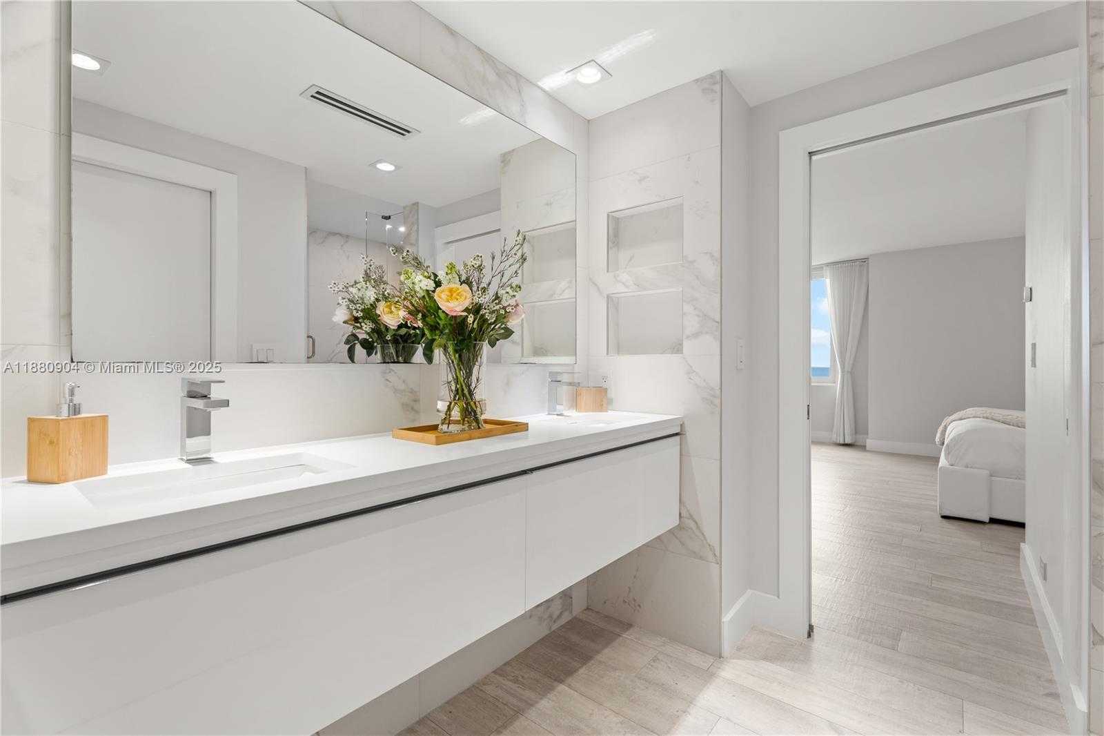 Small Image of 2301 COLLINS AVE #1523-24, Miami Beach Number 13
