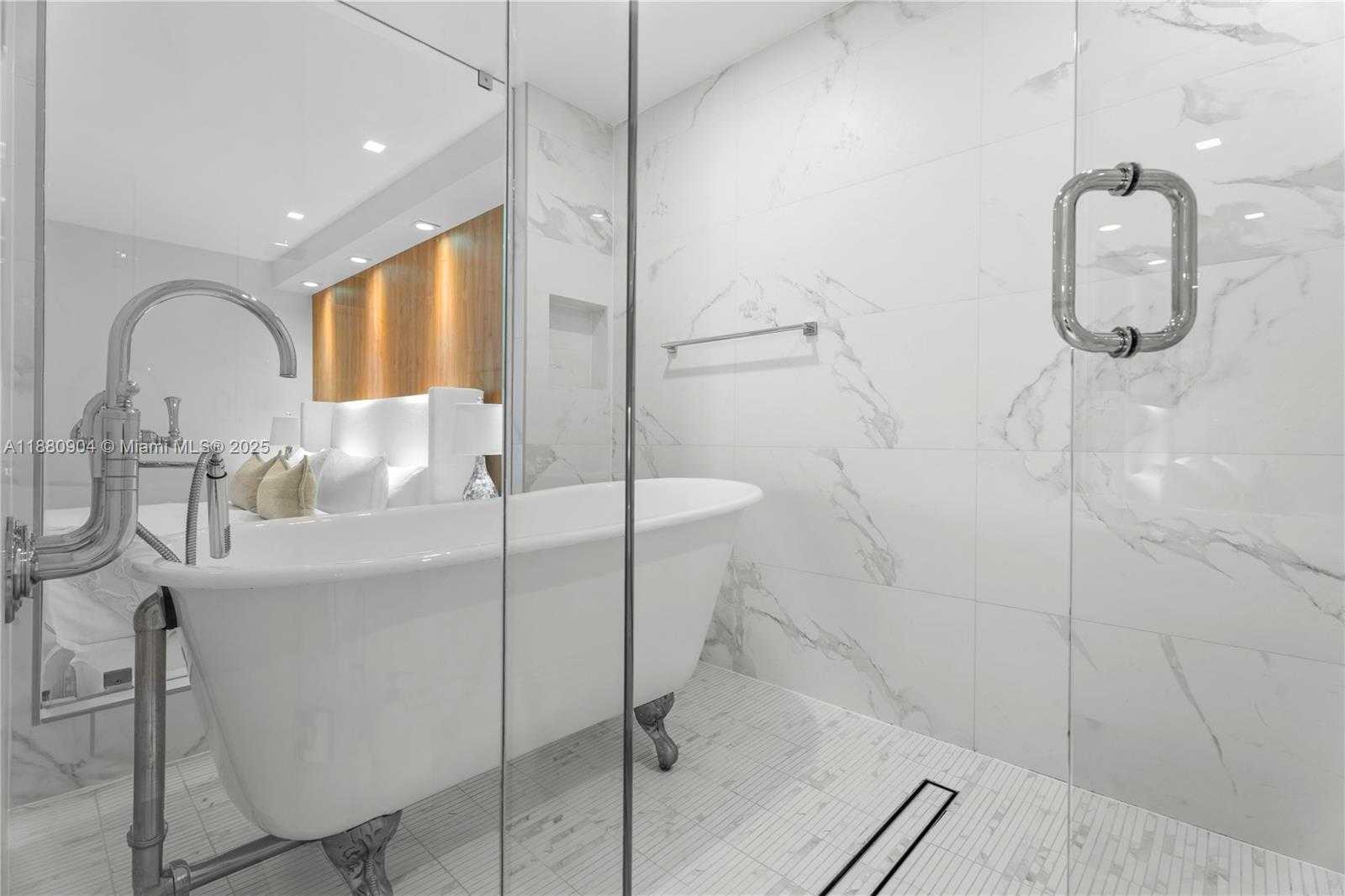 Small Image of 2301 COLLINS AVE #1523-24, Miami Beach Number 14