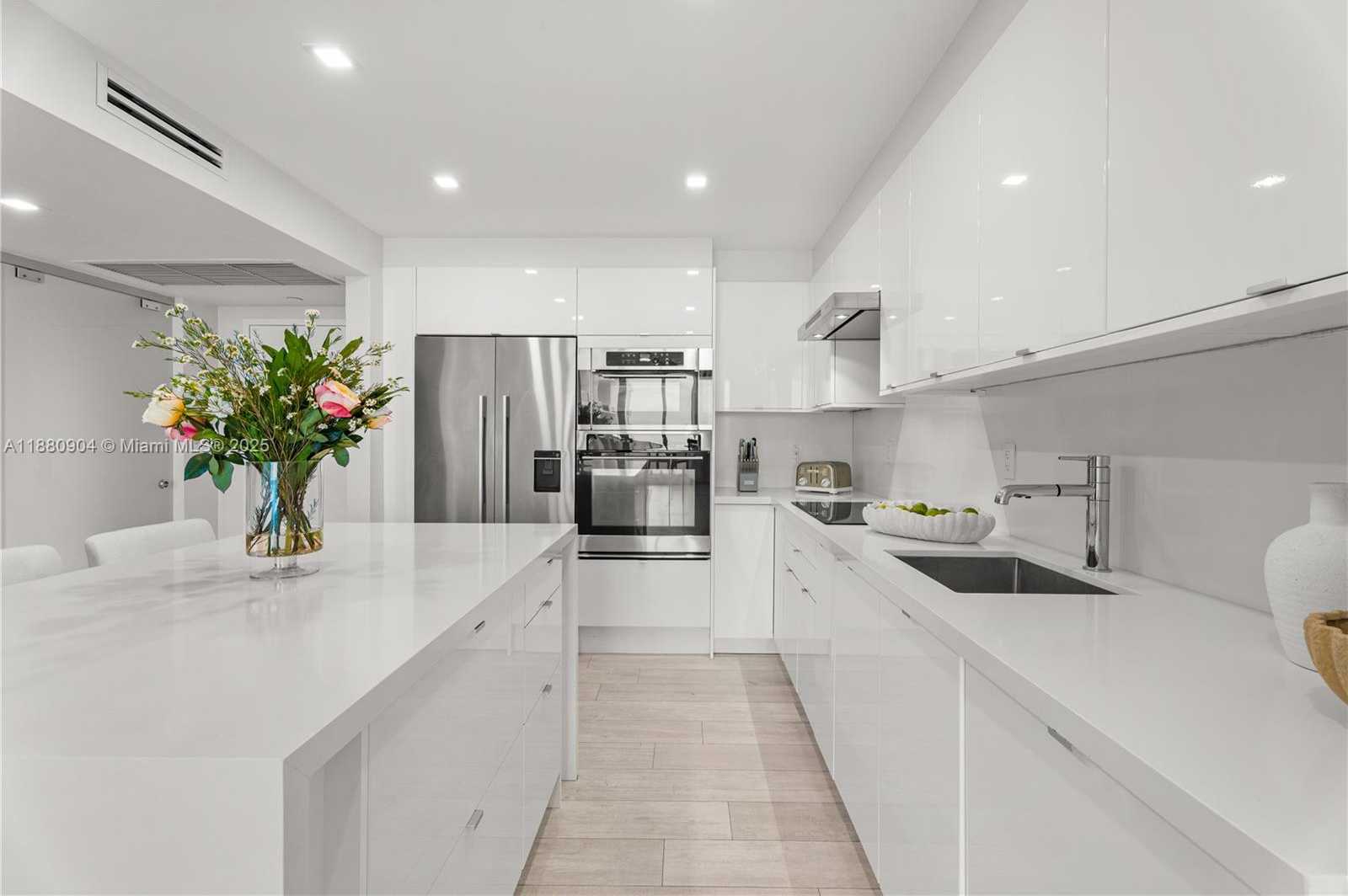 Small Image of 2301 COLLINS AVE #1523-24, Miami Beach Number 2