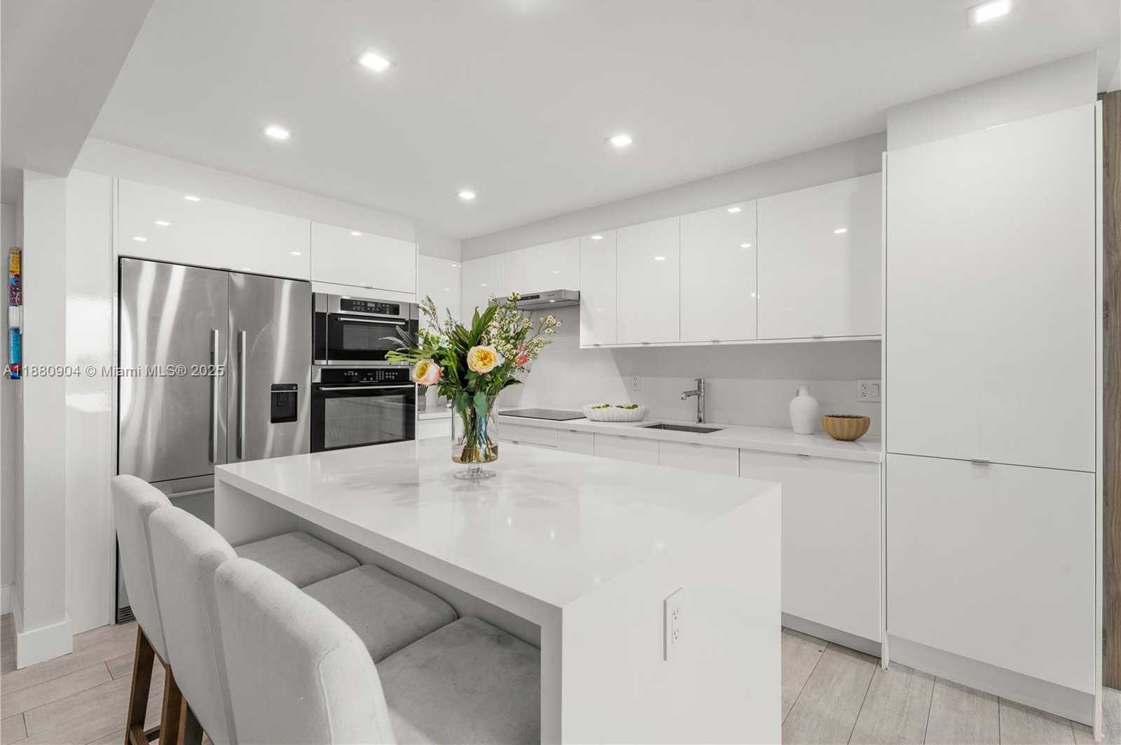 Small Image of 2301 COLLINS AVE #1523-24, Miami Beach Number 3