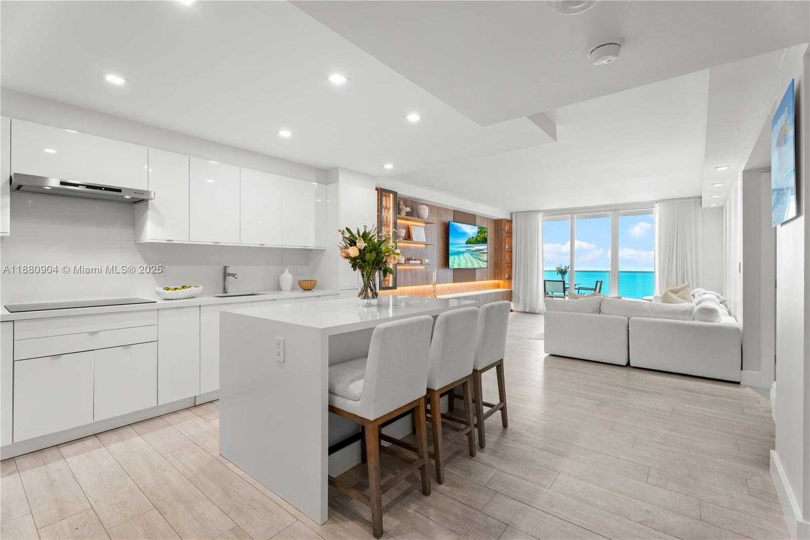 Small Image of 2301 COLLINS AVE #1523-24, Miami Beach Number 5
