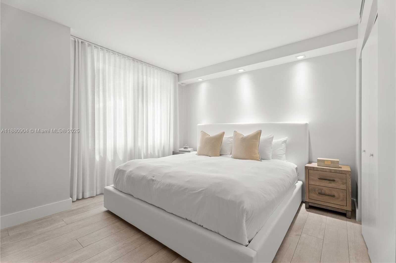 Small Image of 2301 COLLINS AVE #1523-24, Miami Beach Number 7