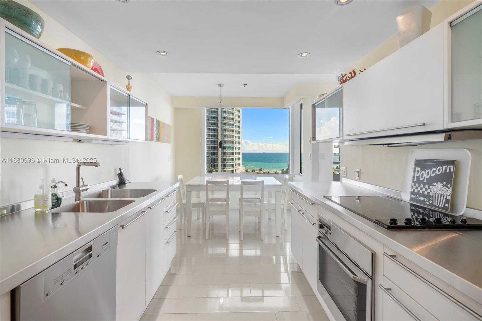 Small Image of 400 SOUTH POINTE DR #1104, Miami Beach Number 10