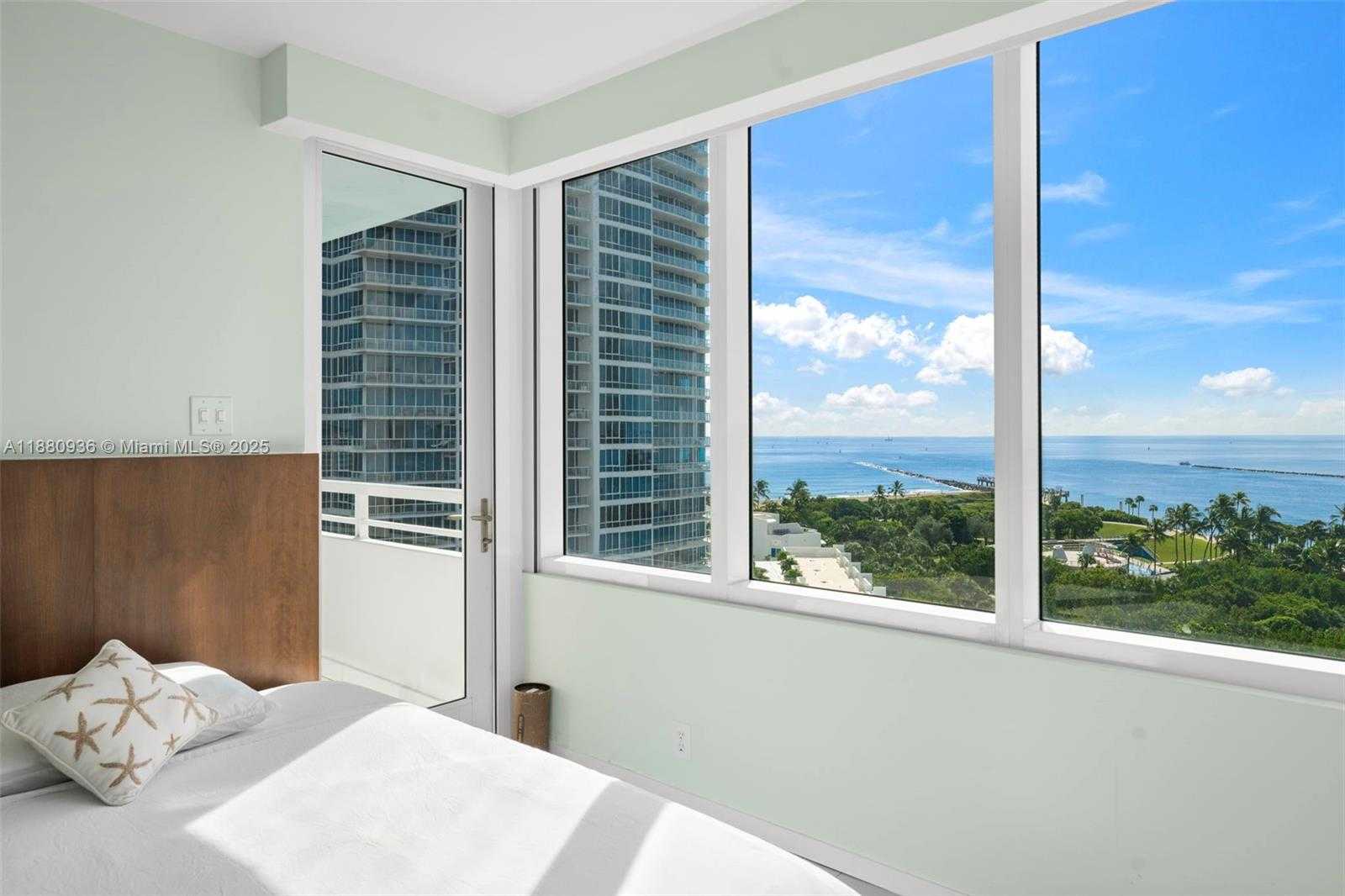 Small Image of 400 SOUTH POINTE DR #1104, Miami Beach Number 13