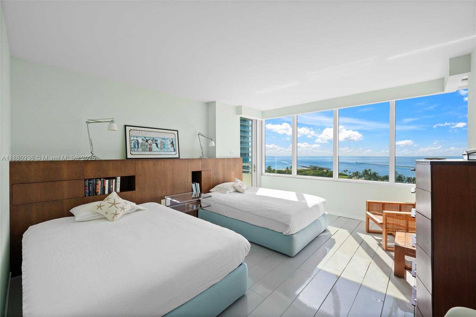 Small Image of 400 SOUTH POINTE DR #1104, Miami Beach Number 14