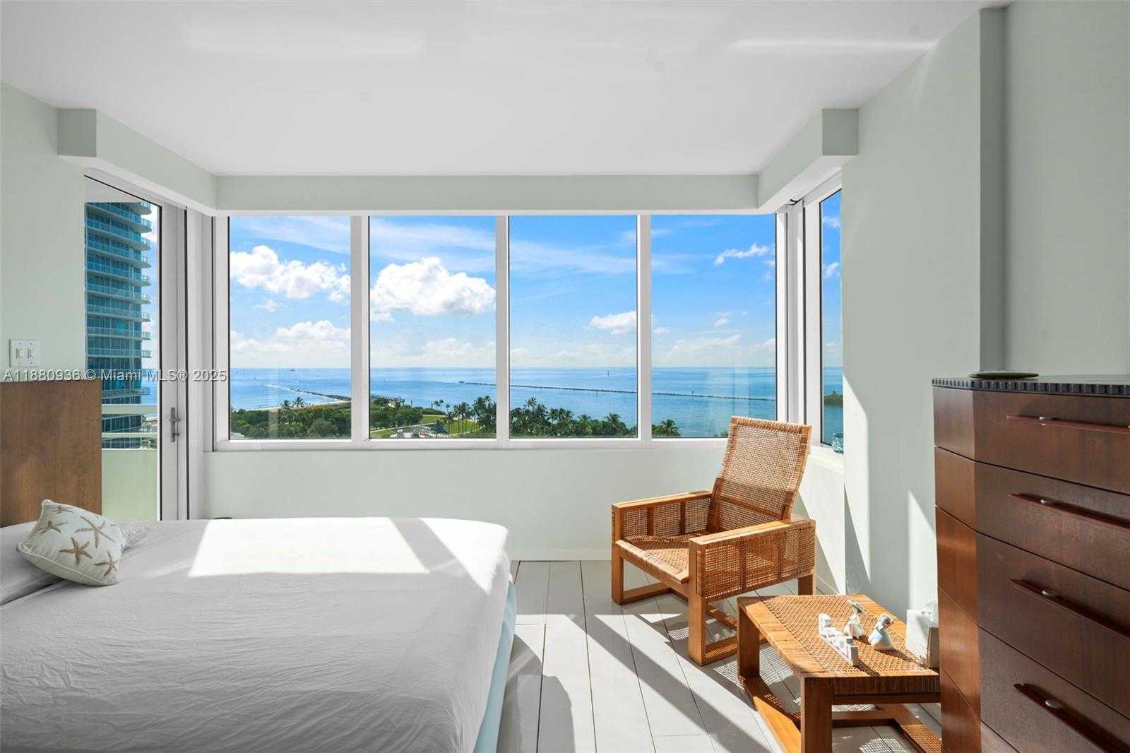 Small Image of 400 SOUTH POINTE DR #1104, Miami Beach Number 15