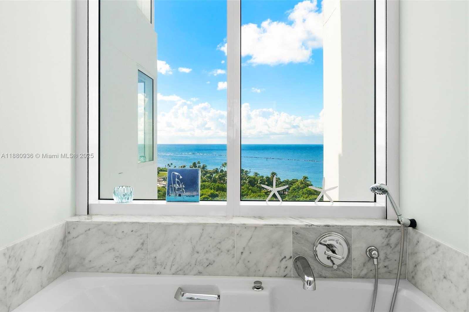 Small Image of 400 SOUTH POINTE DR #1104, Miami Beach Number 16