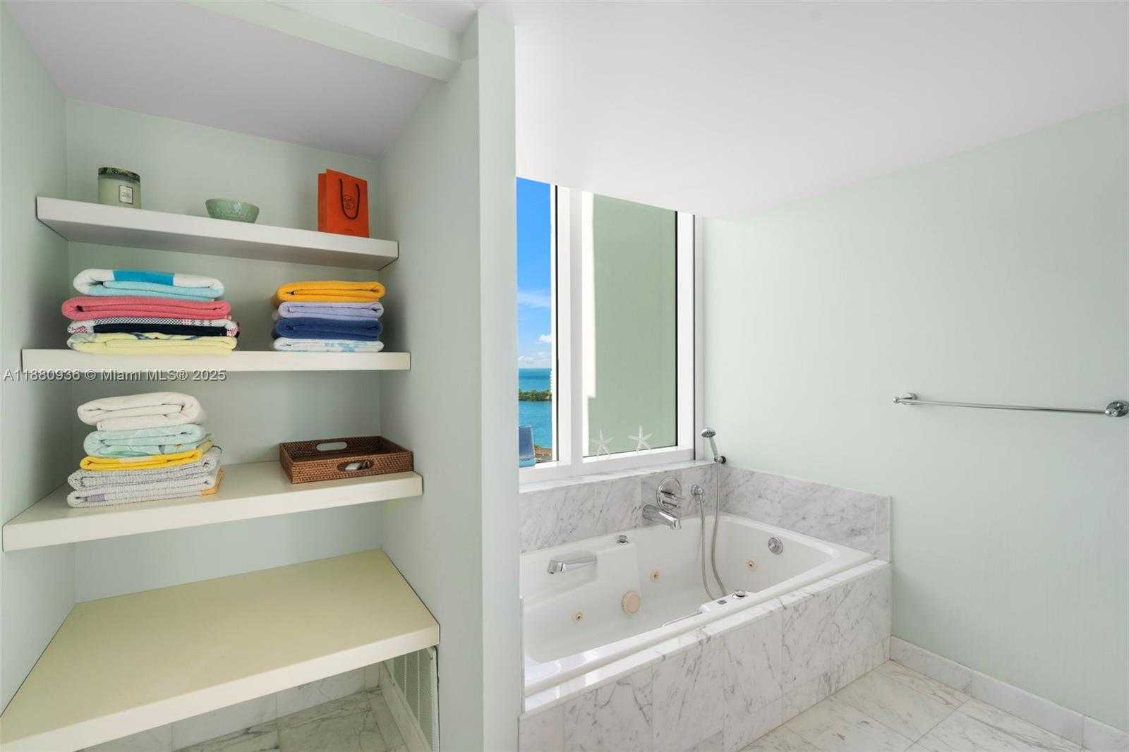 Small Image of 400 SOUTH POINTE DR #1104, Miami Beach Number 18