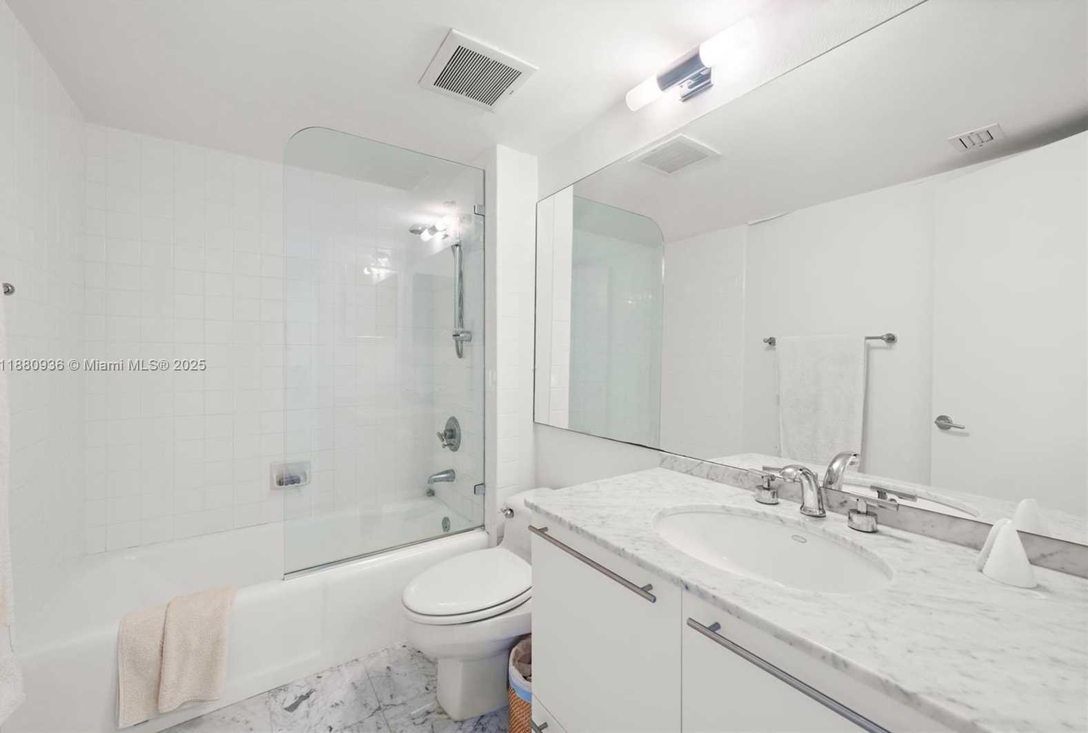Small Image of 400 SOUTH POINTE DR #1104, Miami Beach Number 32