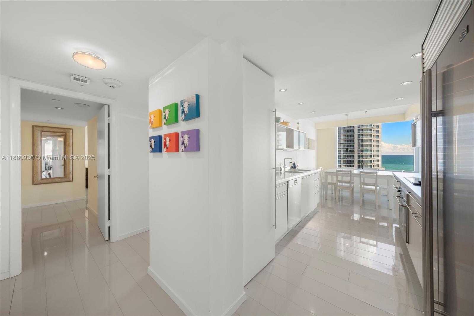 Small Image of 400 SOUTH POINTE DR #1104, Miami Beach Number 8