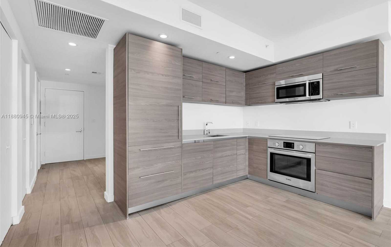 Small Image of 1300 SOUTH MIAMI AVE #3808, Miami Number 3