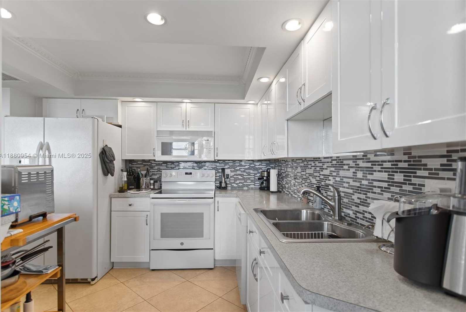 Small Image of 1811 JEFFERSON ST #805, Hollywood Number 2