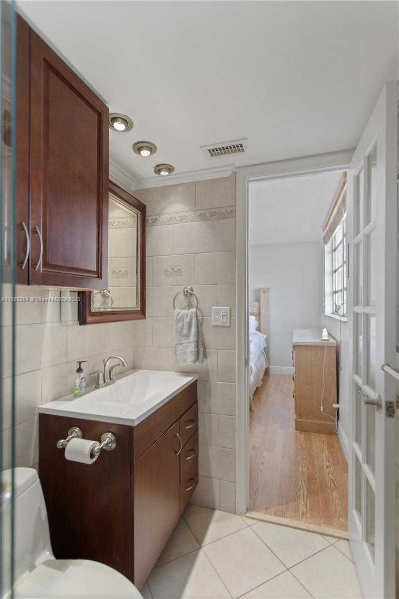 Small Image of 1811 JEFFERSON ST #805, Hollywood Number 23