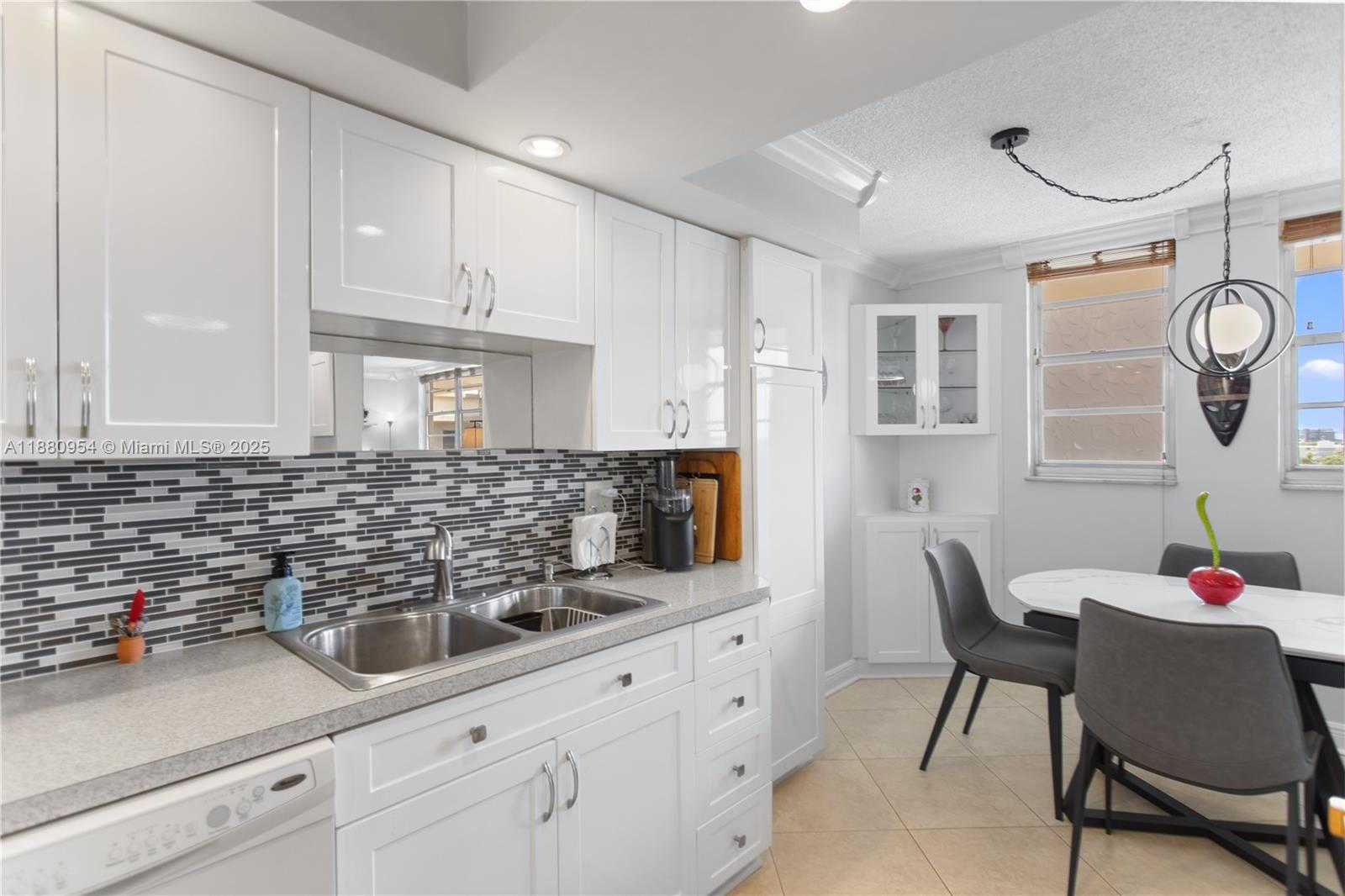 Small Image of 1811 JEFFERSON ST #805, Hollywood Number 3
