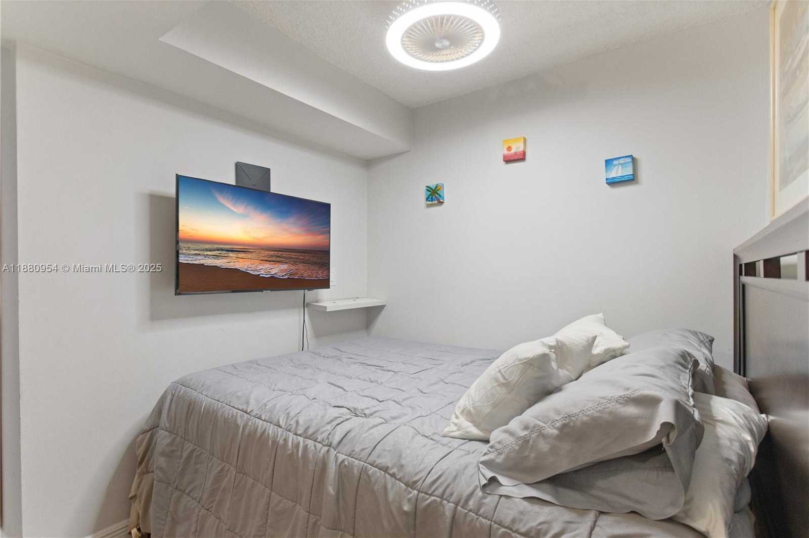 Small Image of 1811 JEFFERSON ST #805, Hollywood Number 30