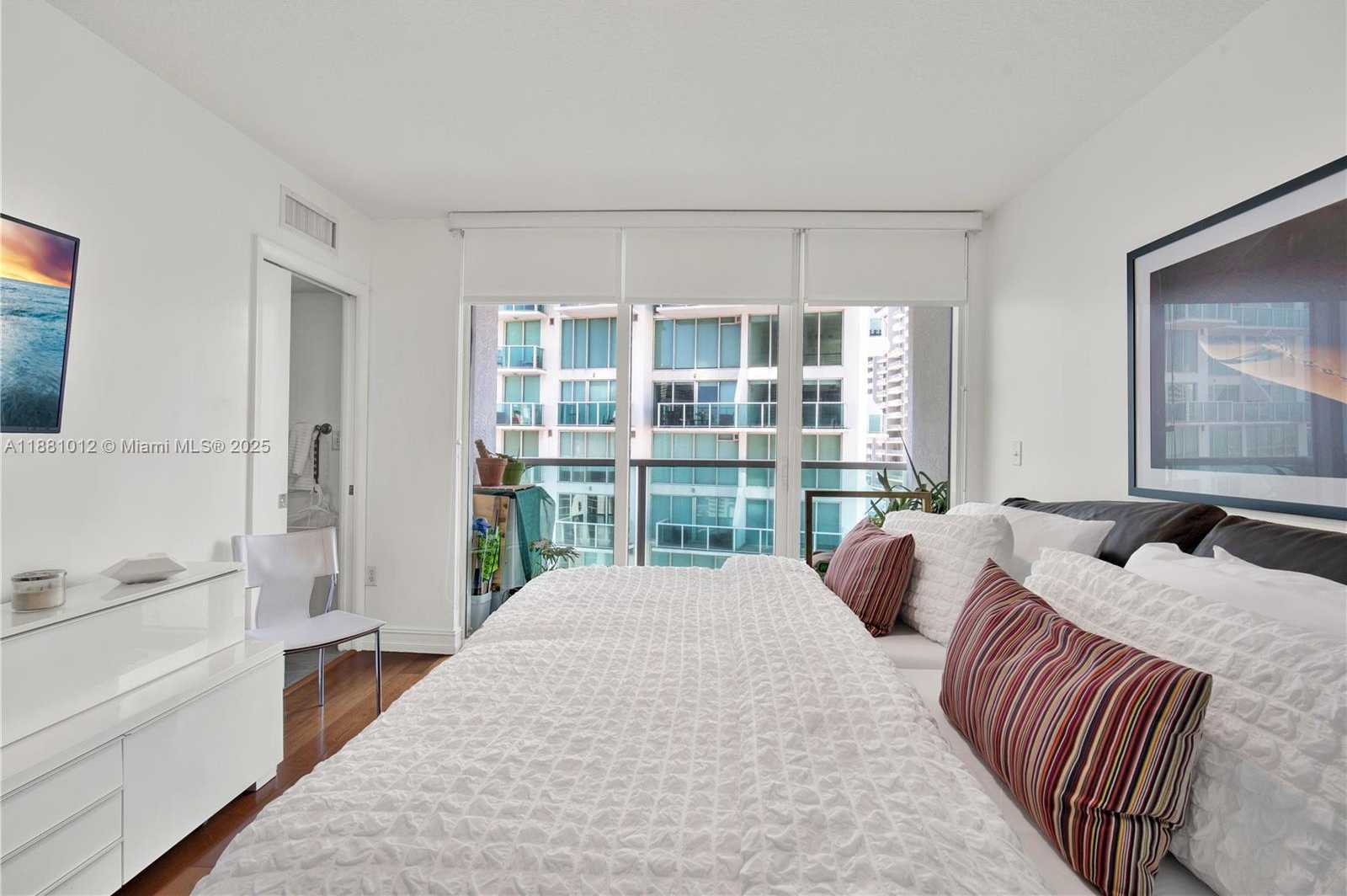 Small Image of 31 SOUTH EAST 5TH ST #2910, Miami Number 19