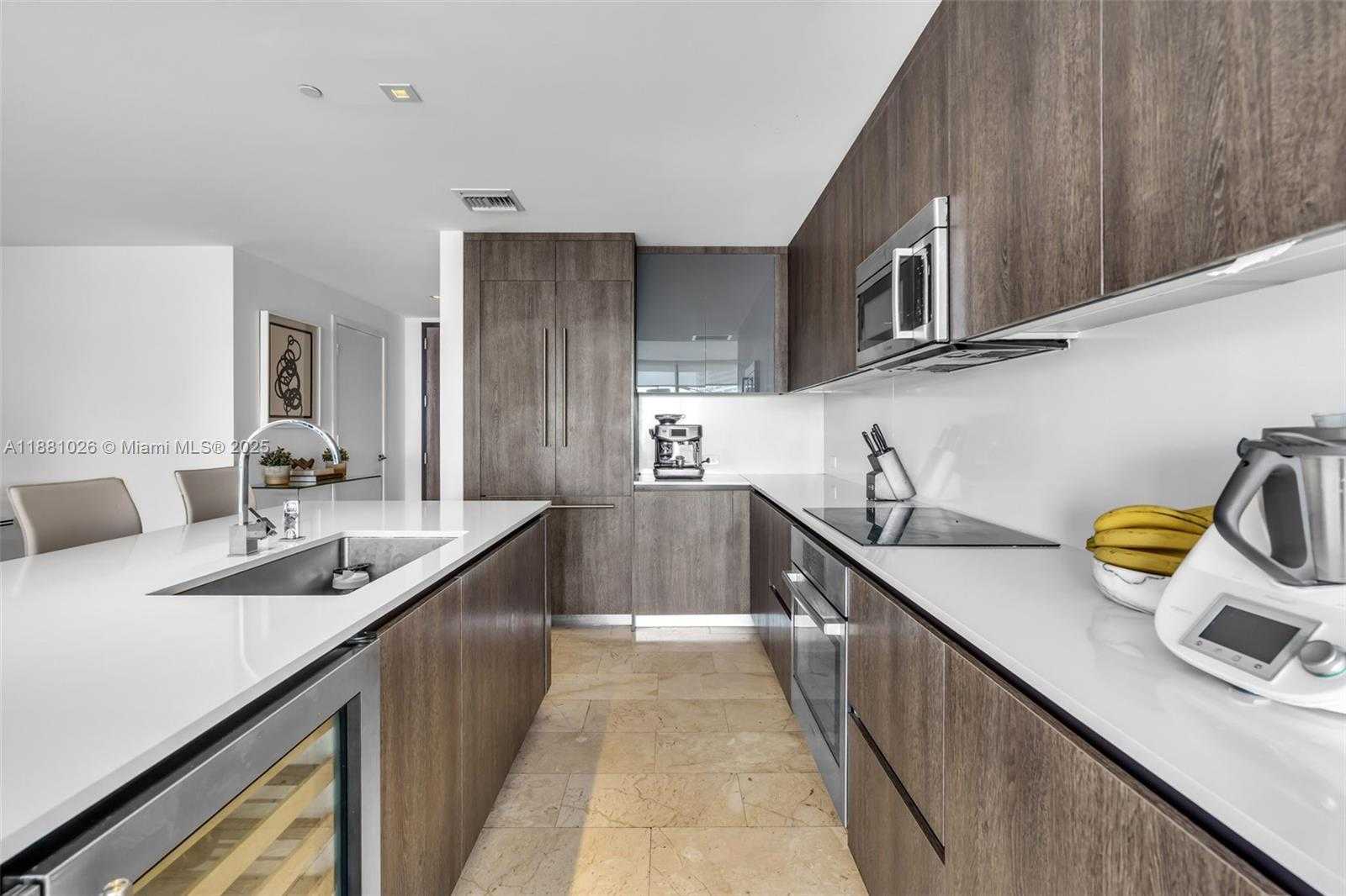 Small Image of 68 6TH ST #3403, Miami Number 14