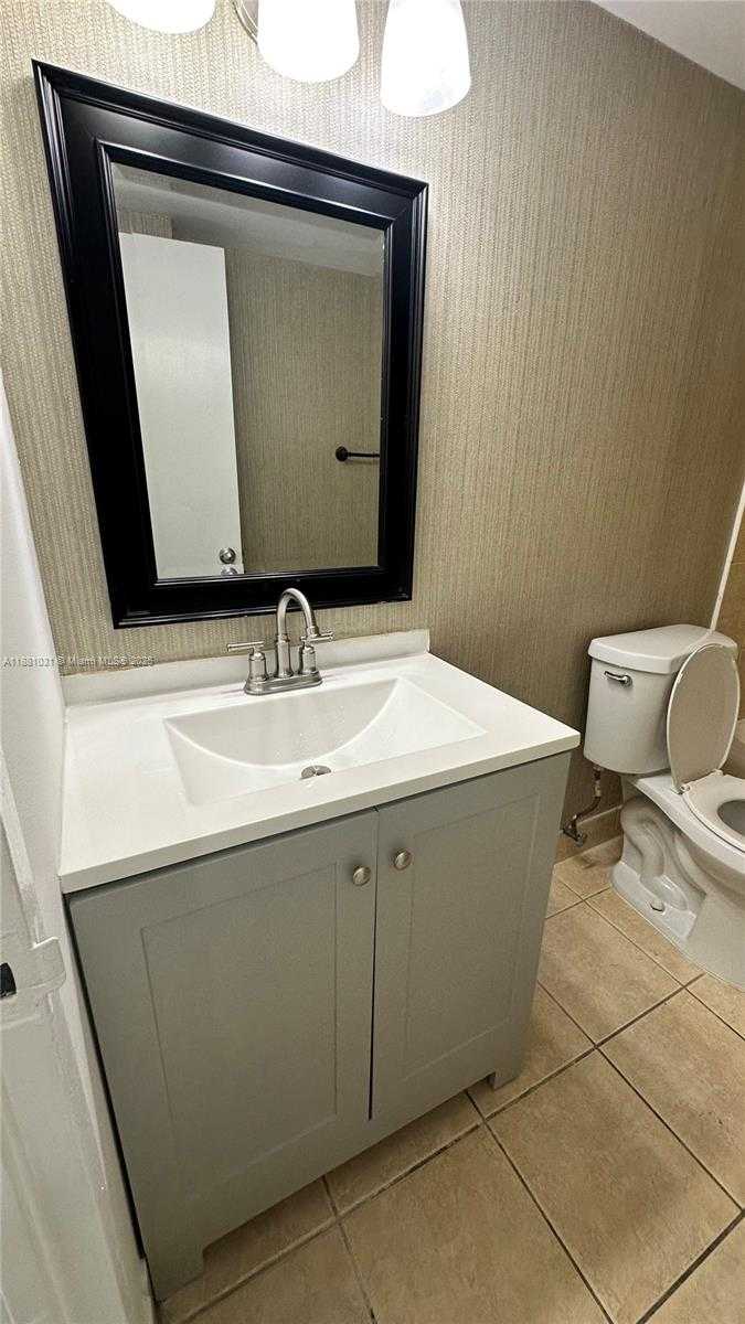 Small Image of 1913 SOUTH OCEAN DR #410, Hallandale Beach Number 78