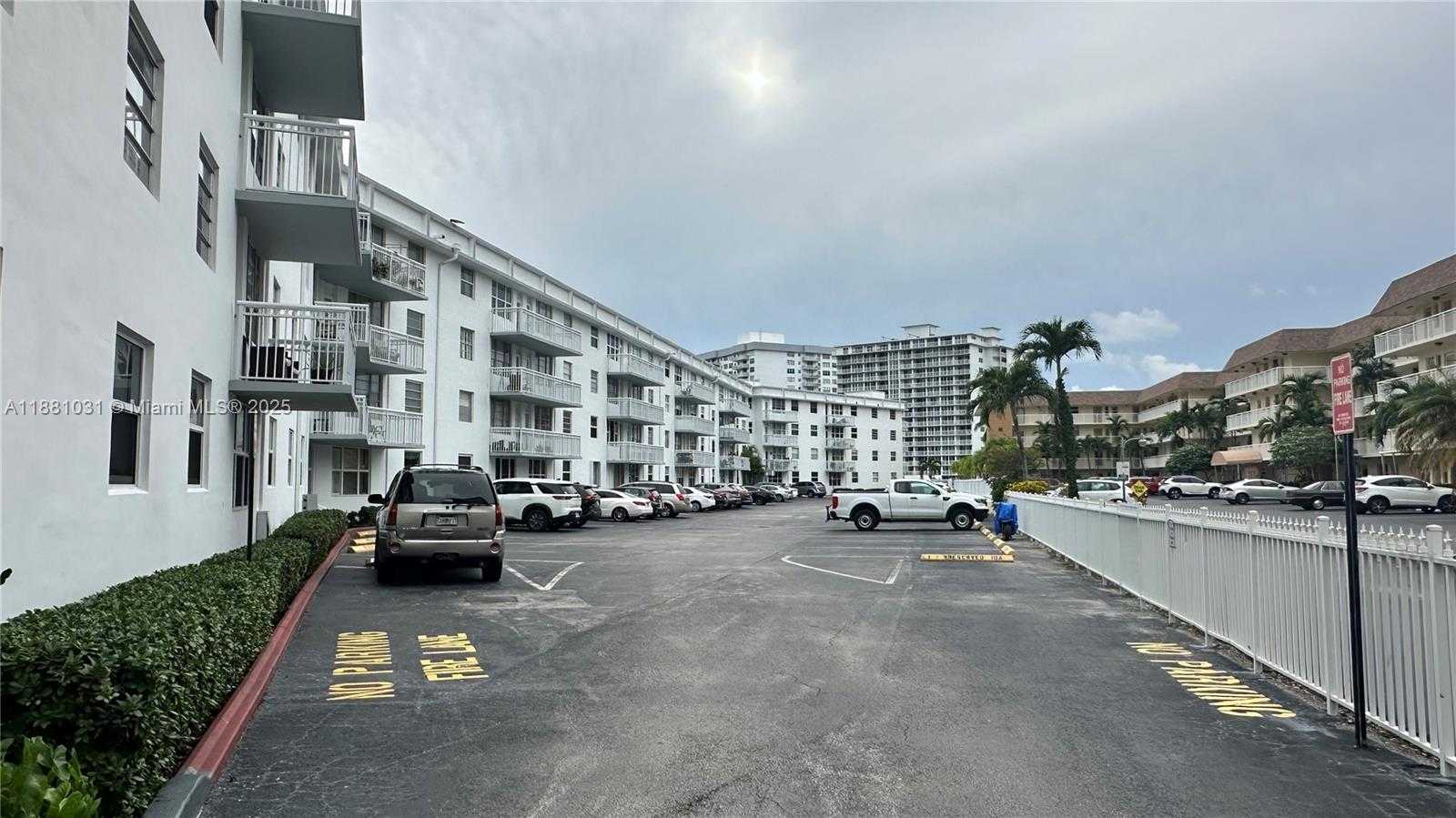 Small Image of 1913 SOUTH OCEAN DR #410, Hallandale Beach Number 8
