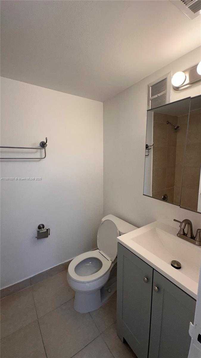 Small Image of 1913 SOUTH OCEAN DR #410, Hallandale Beach Number 92