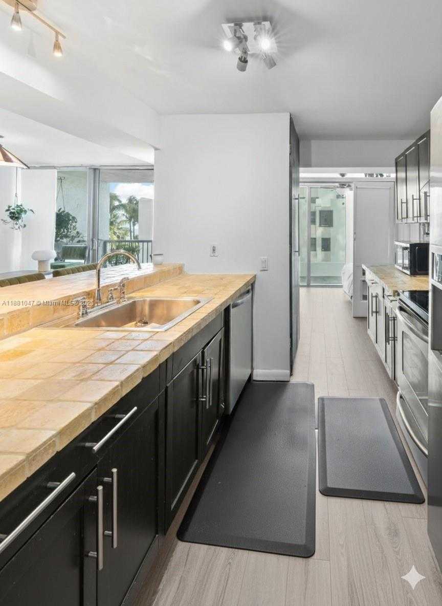 Small Image of 2655 COLLINS AVE #510, Miami Beach Number 12