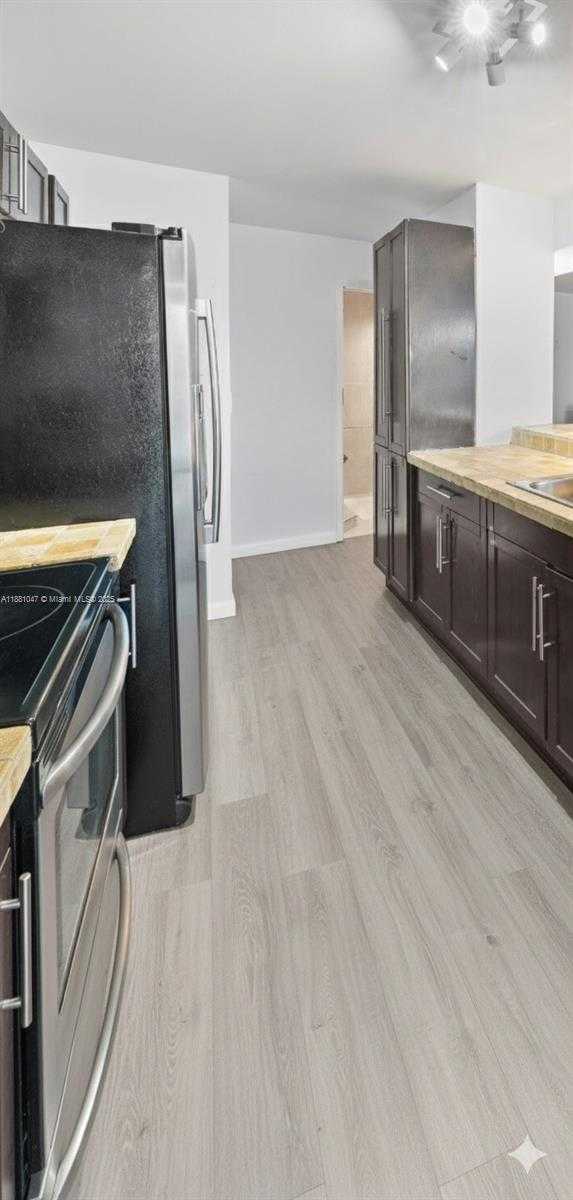 Small Image of 2655 COLLINS AVE #510, Miami Beach Number 13