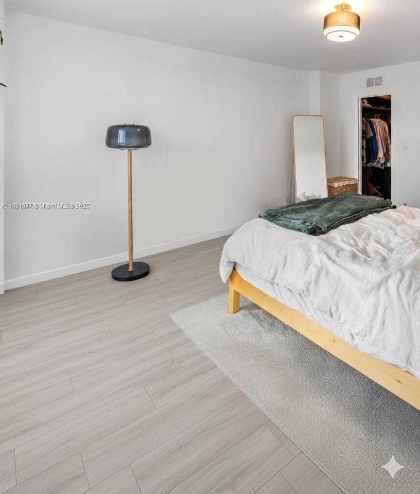Small Image of 2655 COLLINS AVE #510, Miami Beach Number 16