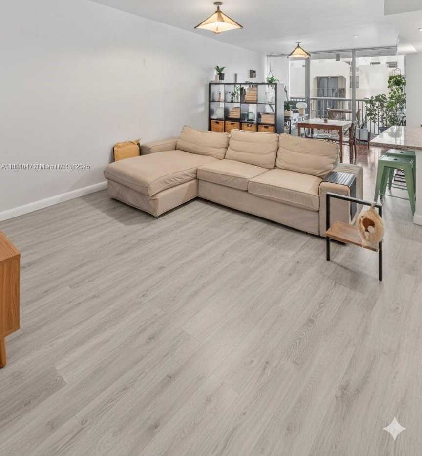 Small Image of 2655 COLLINS AVE #510, Miami Beach Number 5
